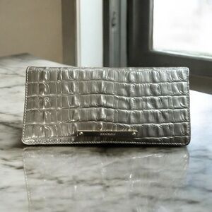 EUC Brahmin Ady wallet in Chrome